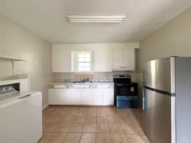 3515 5th Street, Bay City, TX 77414