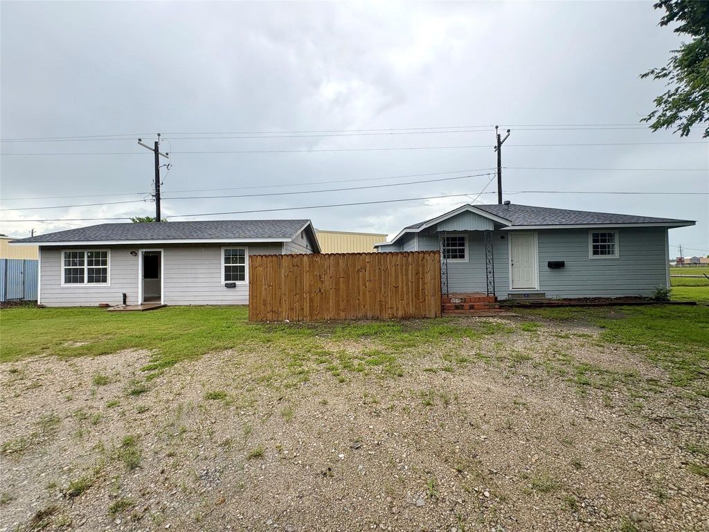 3515 5th Street, Bay City, TX 77414