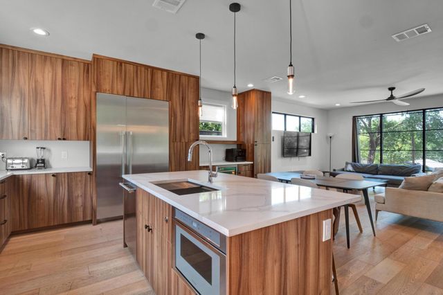 1914 E 8th ST, Austin, TX 78702