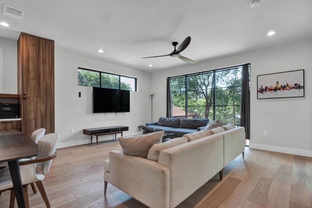 1914 E 8th ST, Austin, TX 78702