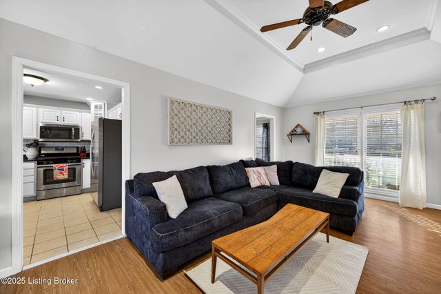 1109 Barbizon Dr, Goshen, KY 40026