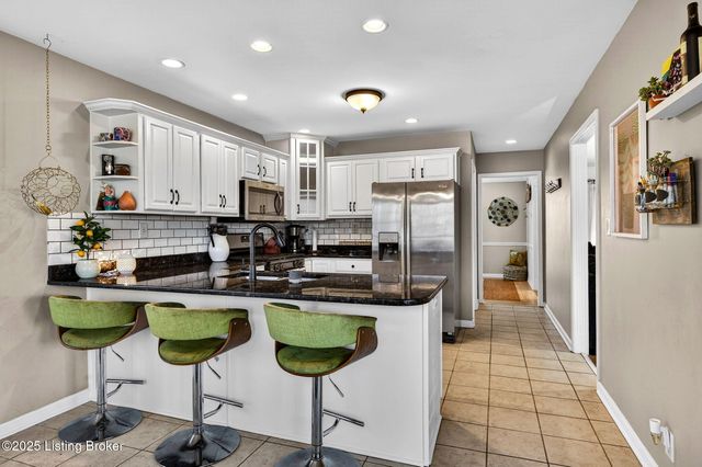 1109 Barbizon Dr, Goshen, KY 40026