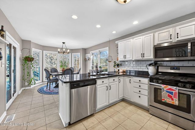 1109 Barbizon Dr, Goshen, KY 40026