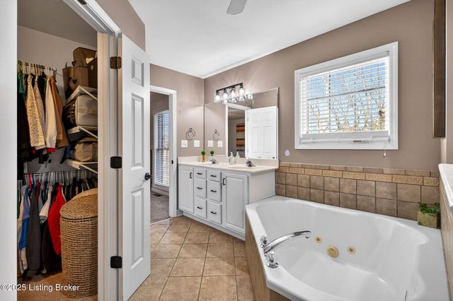 1109 Barbizon Dr, Goshen, KY 40026