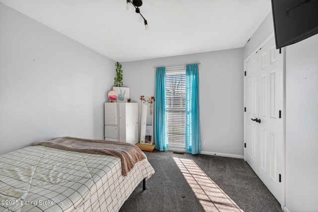 1109 Barbizon Dr, Goshen, KY 40026