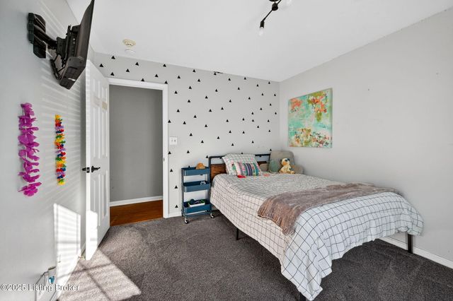 1109 Barbizon Dr, Goshen, KY 40026