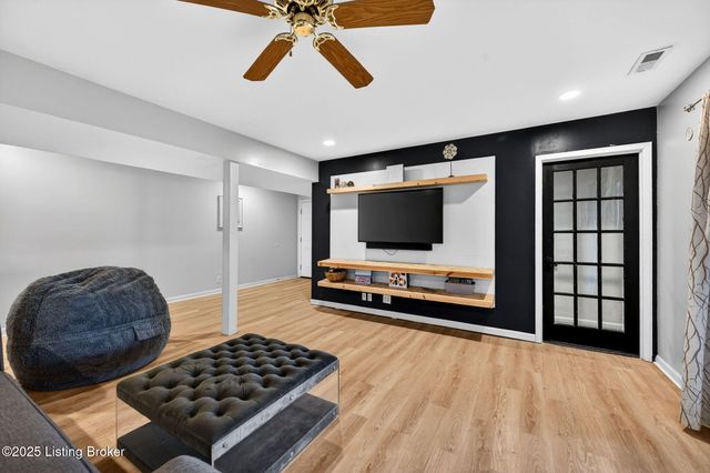 1109 Barbizon Dr, Goshen, KY 40026