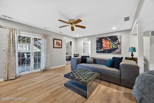 1109 Barbizon Dr, Goshen, KY 40026