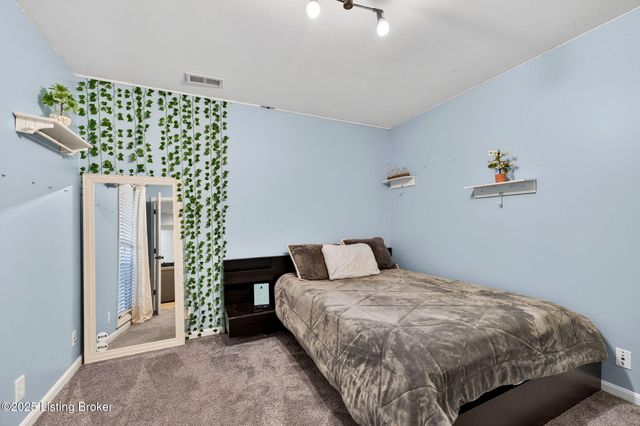 1109 Barbizon Dr, Goshen, KY 40026