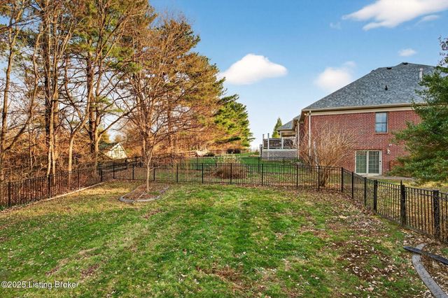 1109 Barbizon Dr, Goshen, KY 40026