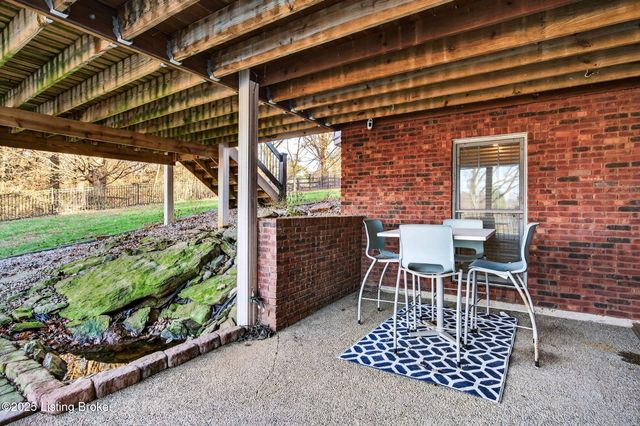 1109 Barbizon Dr, Goshen, KY 40026