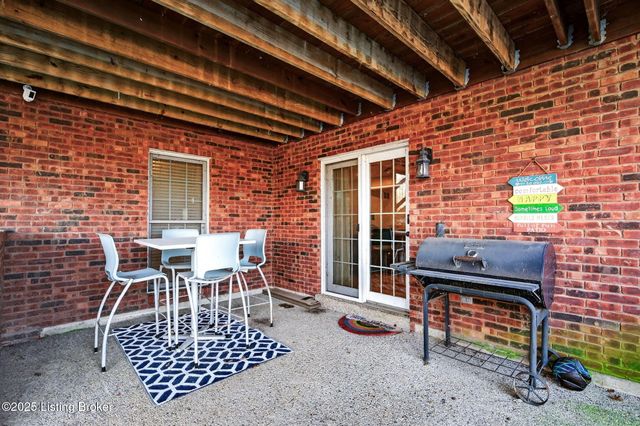 1109 Barbizon Dr, Goshen, KY 40026