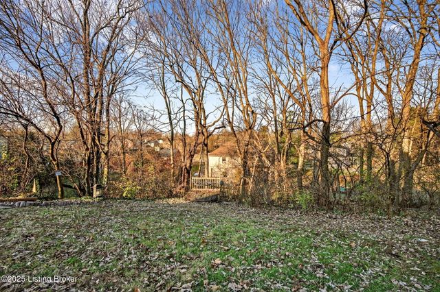 1109 Barbizon Dr, Goshen, KY 40026