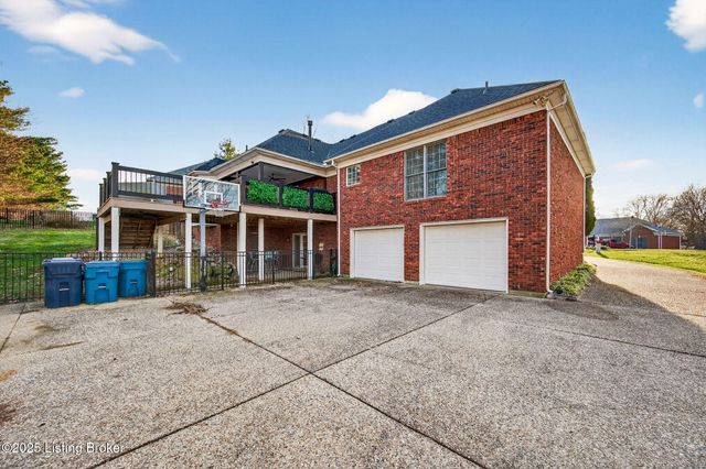 1109 Barbizon Dr, Goshen, KY 40026