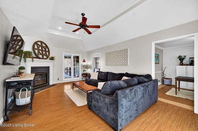 1109 Barbizon Dr, Goshen, KY 40026