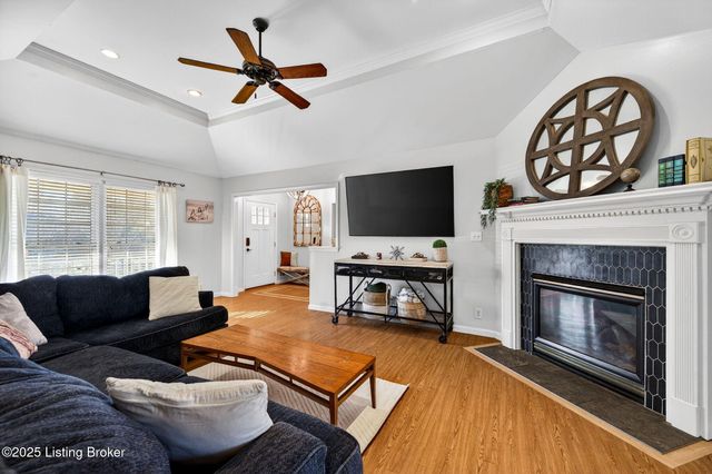 1109 Barbizon Dr, Goshen, KY 40026