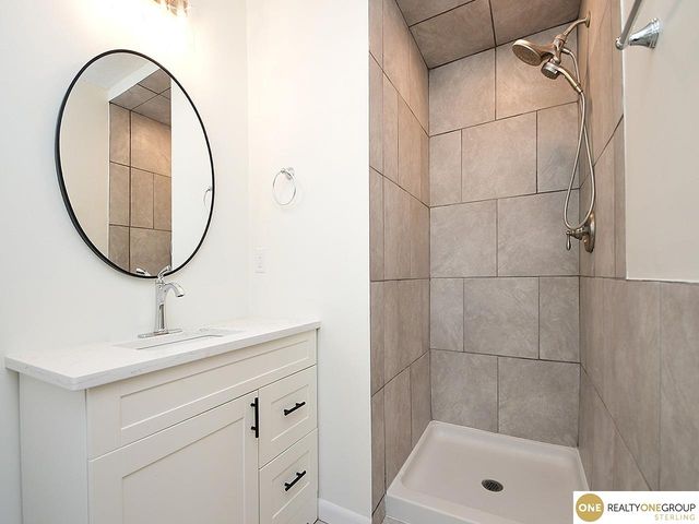 206 E Westplains Road, Gretna, NE 68028