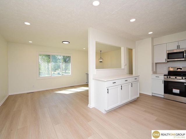 206 E Westplains Road, Gretna, NE 68028