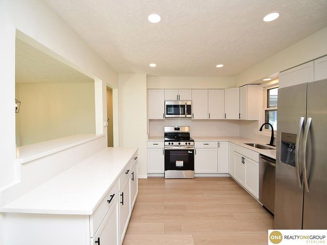 206 E Westplains Road, Gretna, NE 68028