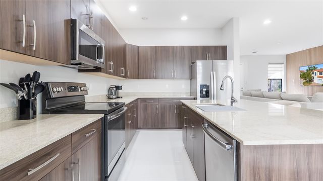 20927 NW 1st Ct, Pembroke Pines, FL 33029