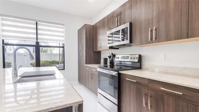 20927 NW 1st Ct, Pembroke Pines, FL 33029