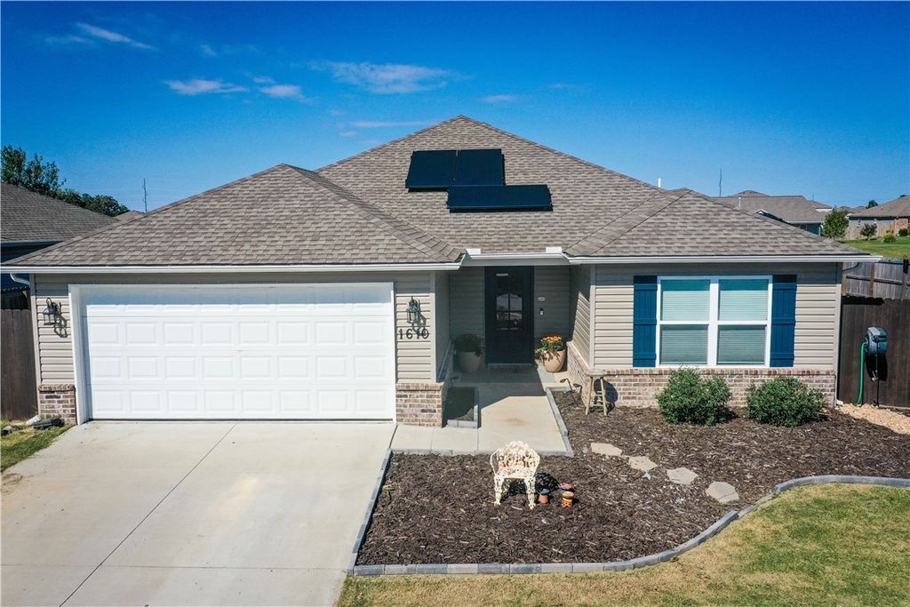 1610 Eveningshade Lane, Centerton, AR 72719