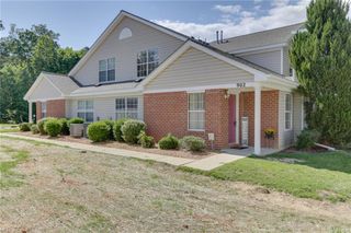 902 Miller CRK, Newport News, VA 23602