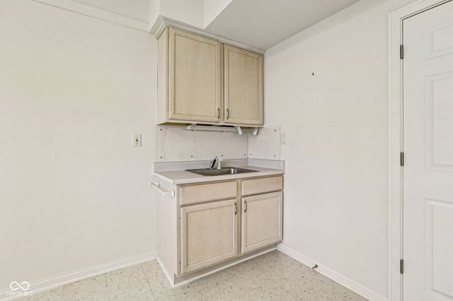 2047 Caledonian Court, Greenwood, IN 46143