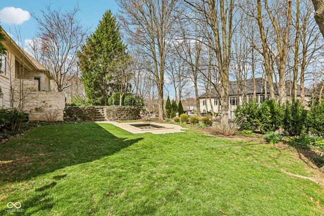 2047 Caledonian Court, Greenwood, IN 46143