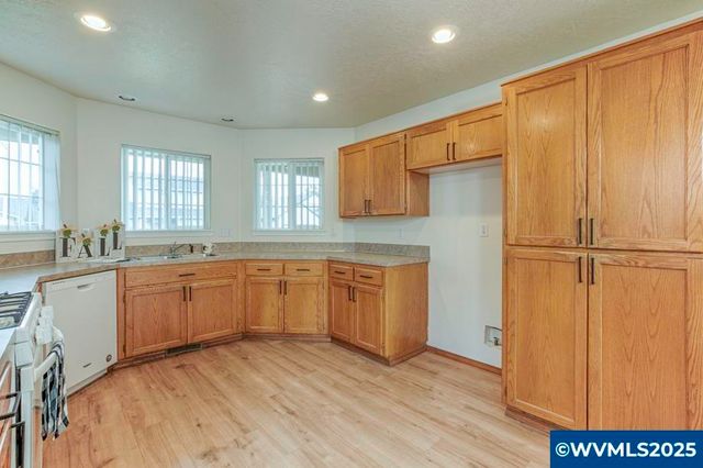 4234 Windflower Ct NE, Salem, OR 97305