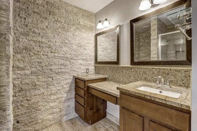 8778 Hawthorne Drive, Eden Prairie, MN 55347