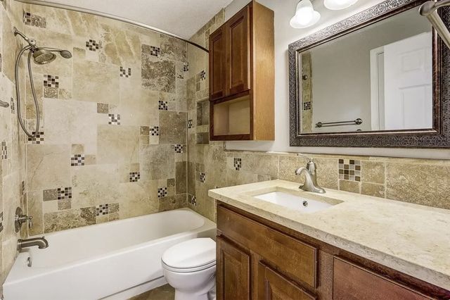 8778 Hawthorne Drive, Eden Prairie, MN 55347