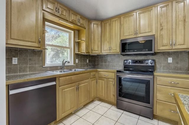 8778 Hawthorne Drive, Eden Prairie, MN 55347