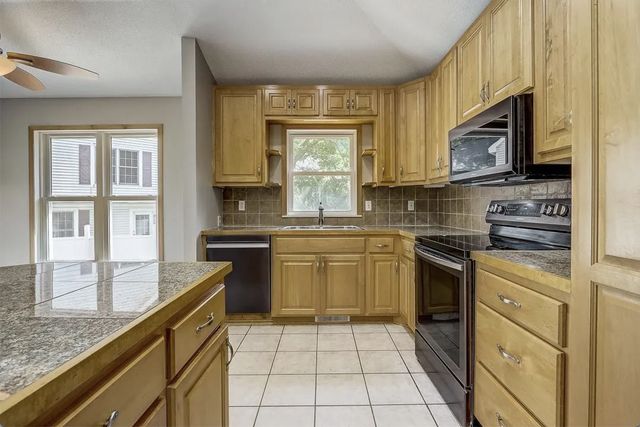 8778 Hawthorne Drive, Eden Prairie, MN 55347