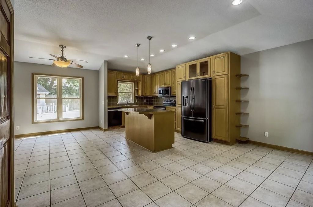 8778 Hawthorne Drive, Eden Prairie, MN 55347 — photo 4