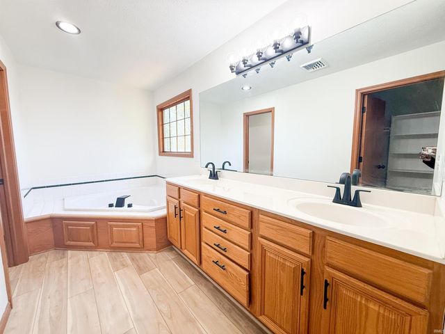 1815 Bennington Drive, Mishawaka, IN 46544