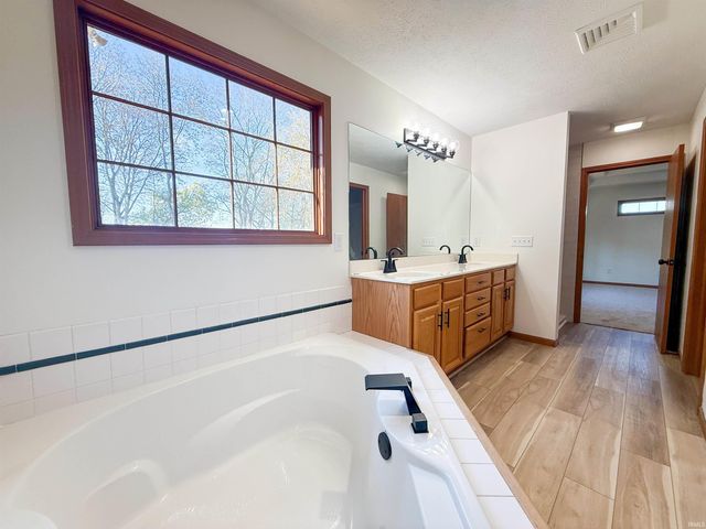 1815 Bennington Drive, Mishawaka, IN 46544