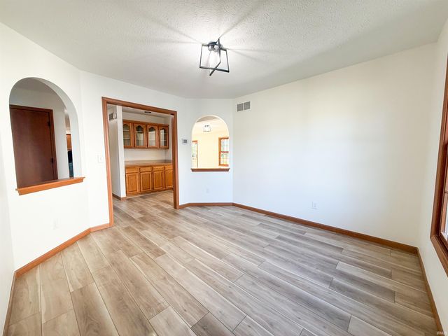 1815 Bennington Drive, Mishawaka, IN 46544