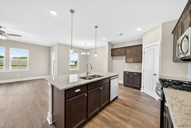 3916 Trinity Woods Rd, Columbia, TN 38401