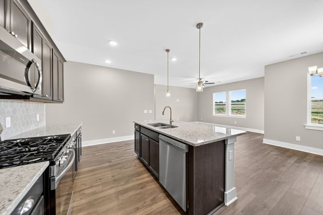 3916 Trinity Woods Rd, Columbia, TN 38401