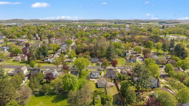 275 8th Street, Reedsburg, WI 53959