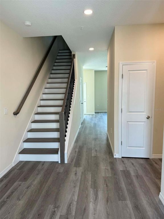 Image 2 of property listing at 4344 CAMBIO GARDENS COURT, Tampa, FL 33610