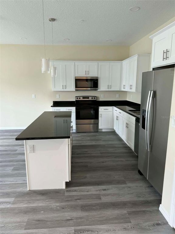 Image 4 of property listing at 4344 CAMBIO GARDENS COURT, Tampa, FL 33610