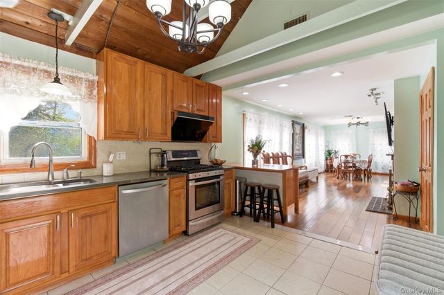 319 38th Road, Douglaston, NY 11363