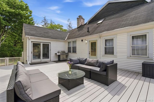 319 38th Road, Douglaston, NY 11363
