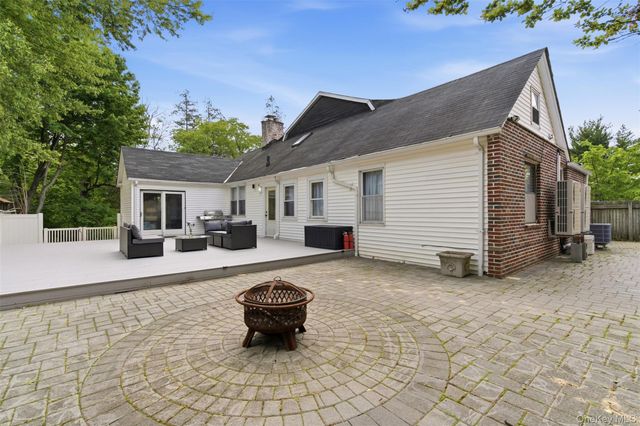 319 38th Road, Douglaston, NY 11363