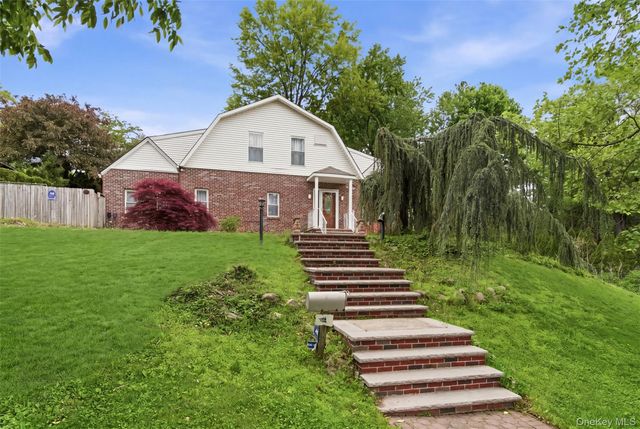319 38th Road, Douglaston, NY 11363