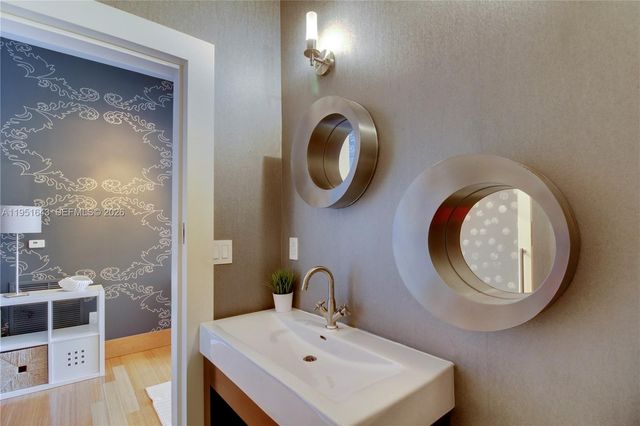 2001 Meridian Ave PH-21, Miami Beach, FL 33139