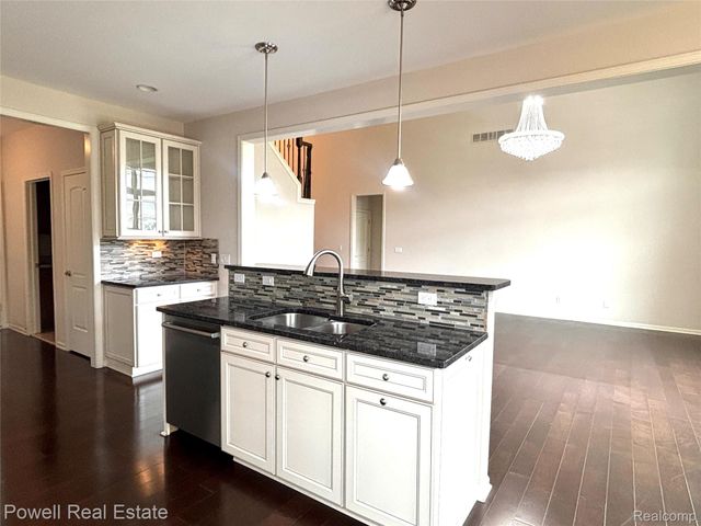 49635 Shire Lane, Canton Charter Township, MI 48188