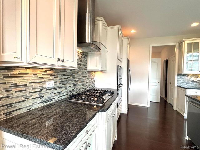 49635 Shire Lane, Canton Charter Township, MI 48188